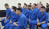 Thuê côn đồ đánh gãy chân, tạt axit 'bồ' của con trai 