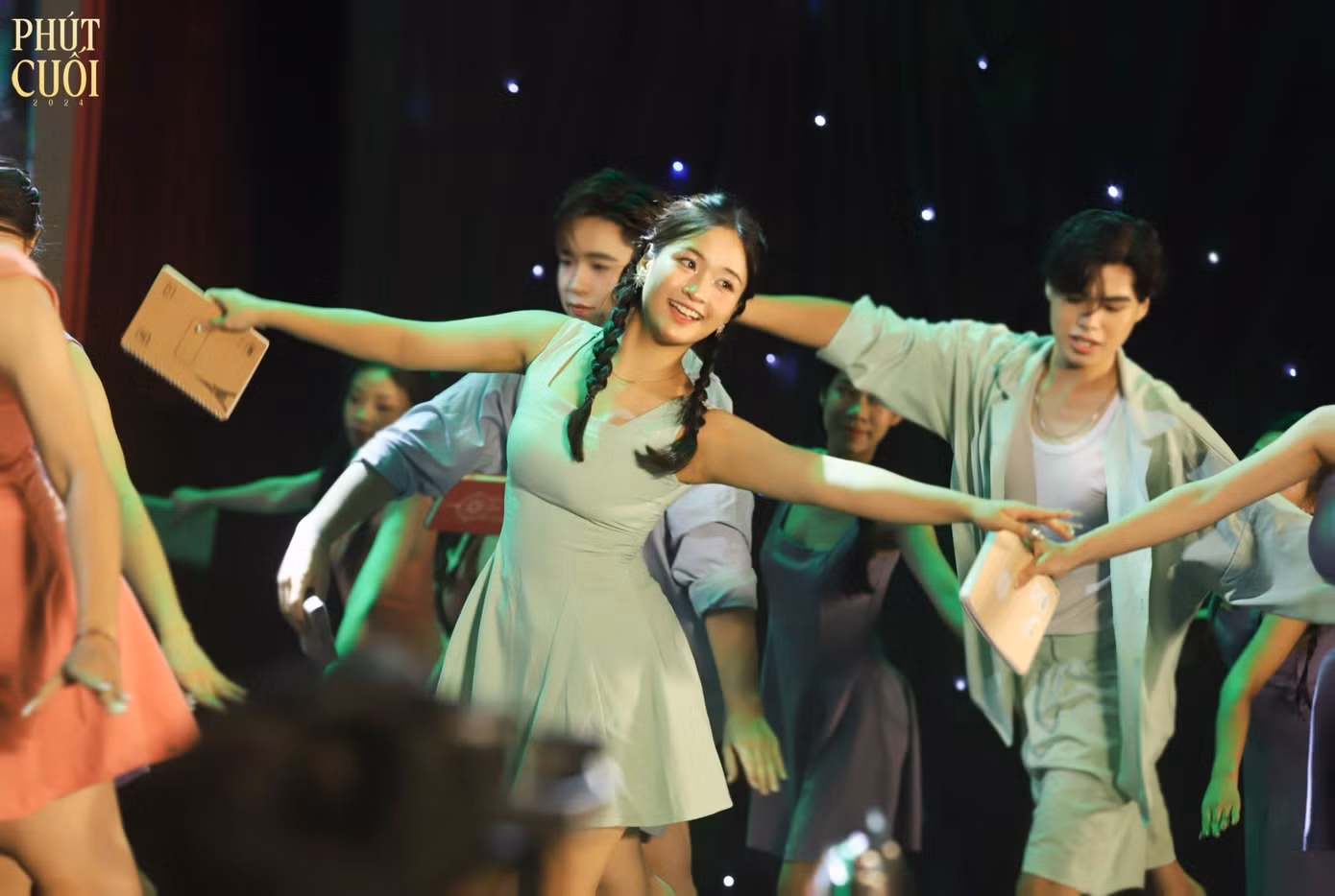 6-ngoc-han-tham-gia-bieu-dien-va-to-chuc-nhieu-chuong-trinh-lon-danh-cho-sinh-vien.jpg