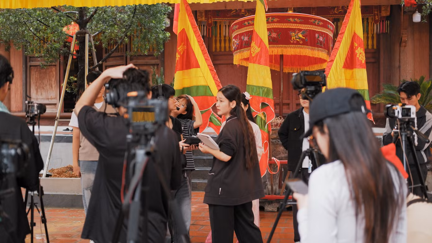 2-la-sinh-vien-bao-truyen-hinh-ngoc-han-duoc-tiep-can-voi-nhieu-cong-viec-khac-nhau-nhu-san-xuat-chuong-trinh-lam-phong-su-quay-phim-hay-xay-dung-phim-ngan.jpg
