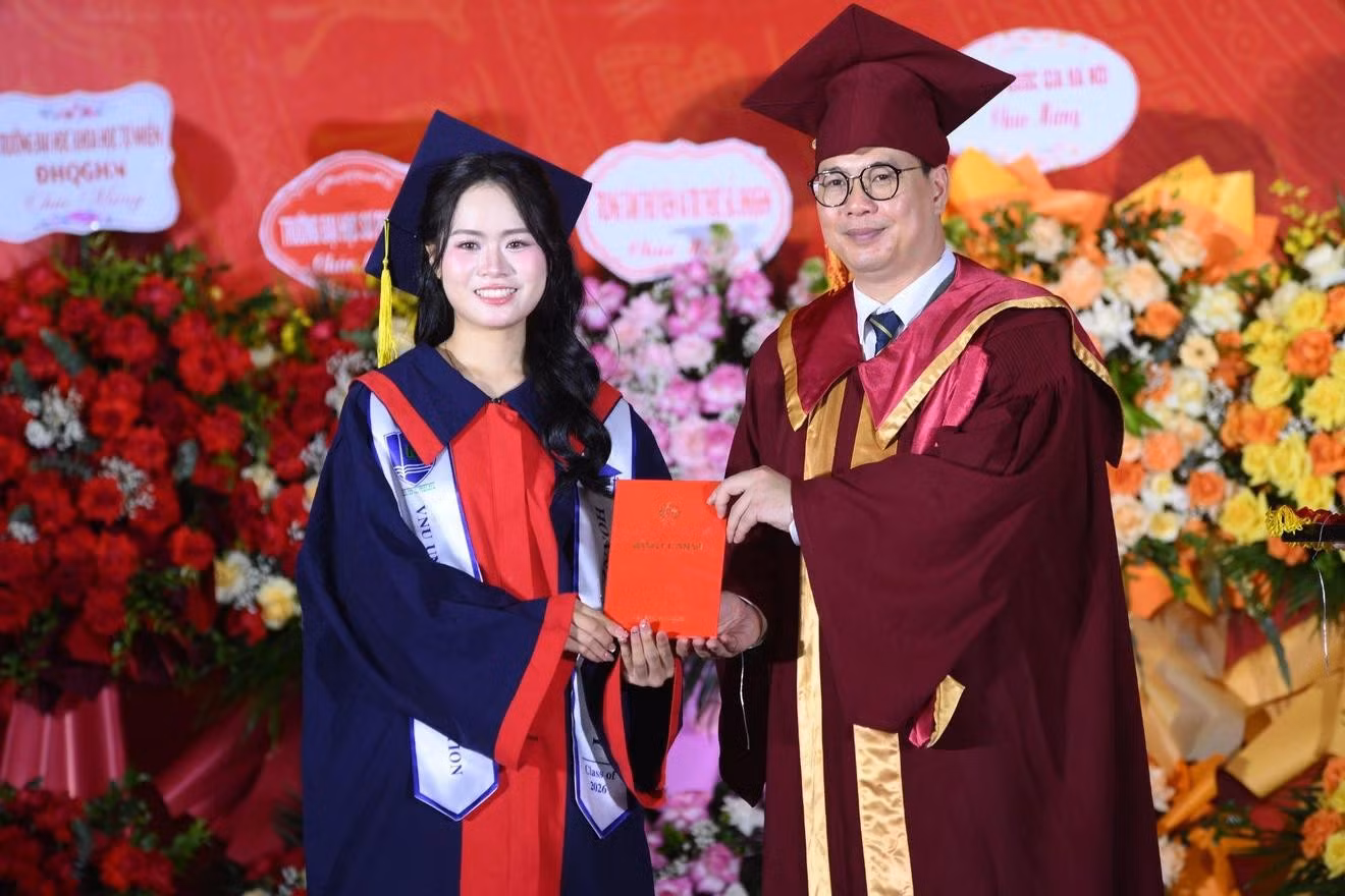 nu-thu-khoa-su-pham-uoc-mo-ke-cau-chuyen-di-hoc-o-vung-caodocx-3325.jpg