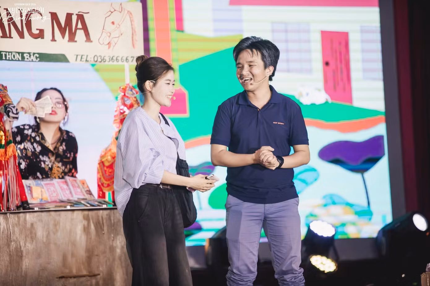 binh-minh-ben-phai-tai-liveshow-kich-2026-nhung-nguoi-binh-thuong-dac-san-kich-bao-chi-mot-chuong-trinh-lon-do-doan-thanh-nien-hoc-vien-bao-chi-va-tuyen-truyen-to-chuc.jpg