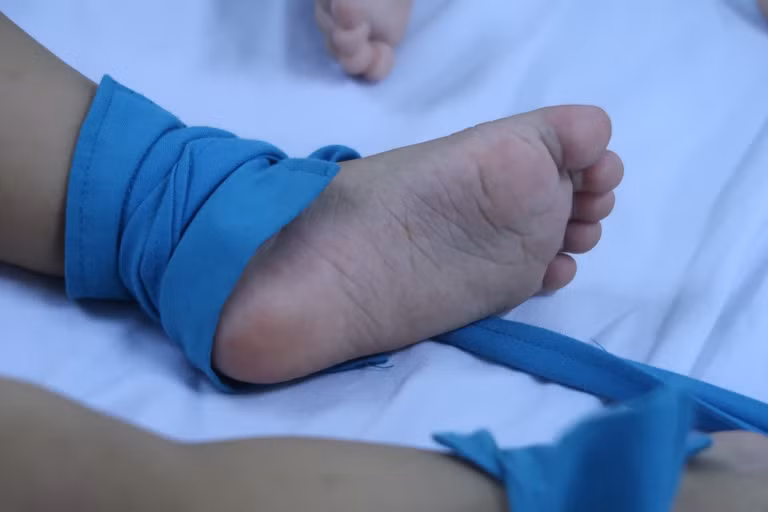 Trẻ mắc tay chân miệng đông, cải tạo căng tin làm nơi chữa bệnh ảnh 11