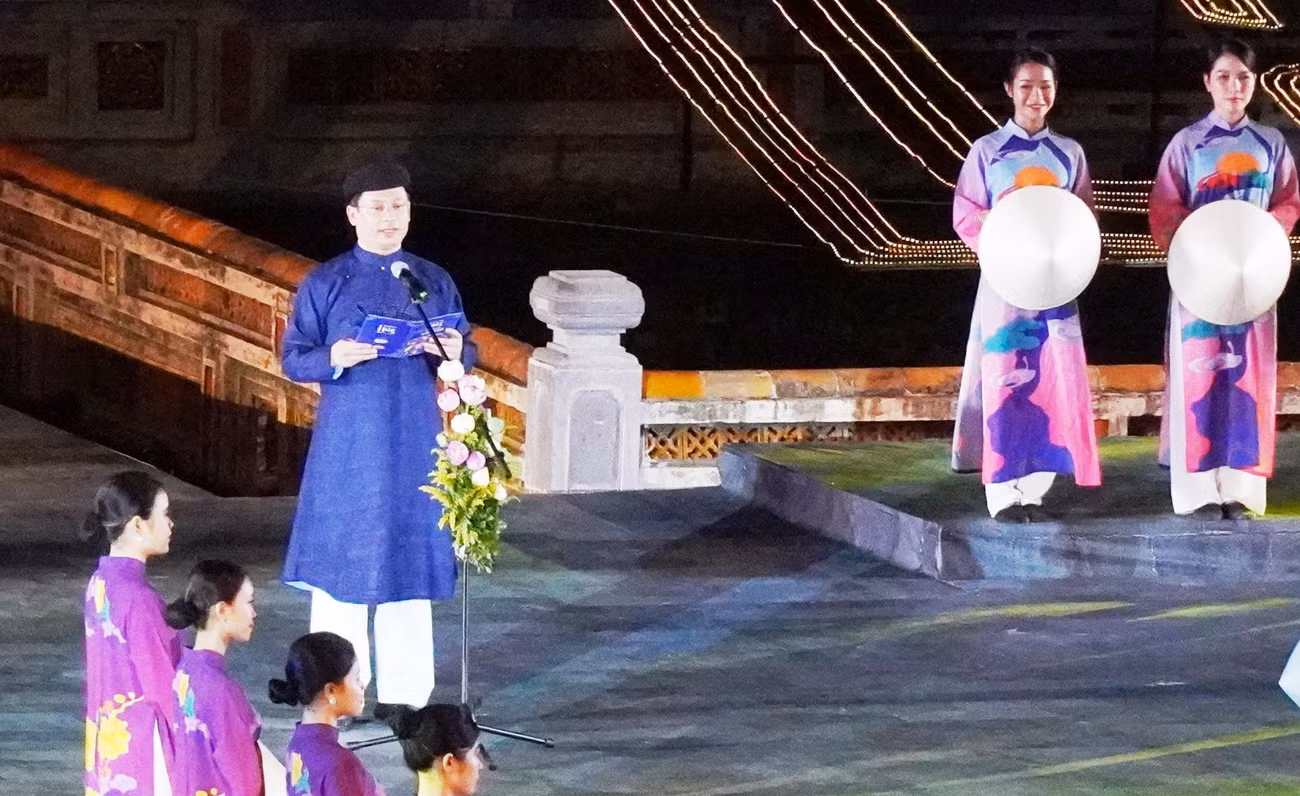Tại đêm khai màn, ông Nguyễn Thanh Bình - Phó Chủ tịch UBND tỉnh TT-Huế, Trưởng Ban Tổ chức Festival Huế 2022, khẳng định: Trải qua hơn 20 năm, Festival Huế với giá trị thương hiệu của mình đã thật sự là một lễ hội văn hóa - nghệ thuật có quy mô quốc gia và tầm cỡ quốc tế, góp phần giới thiệu tinh hoa văn hóa Huế, quảng bá điểm đến xinh đẹp, an toàn, thân thiện Cố đô Huế - Việt Nam, tạo động lực phát triển kinh tế, xã hội của tỉnh TT-Huế.