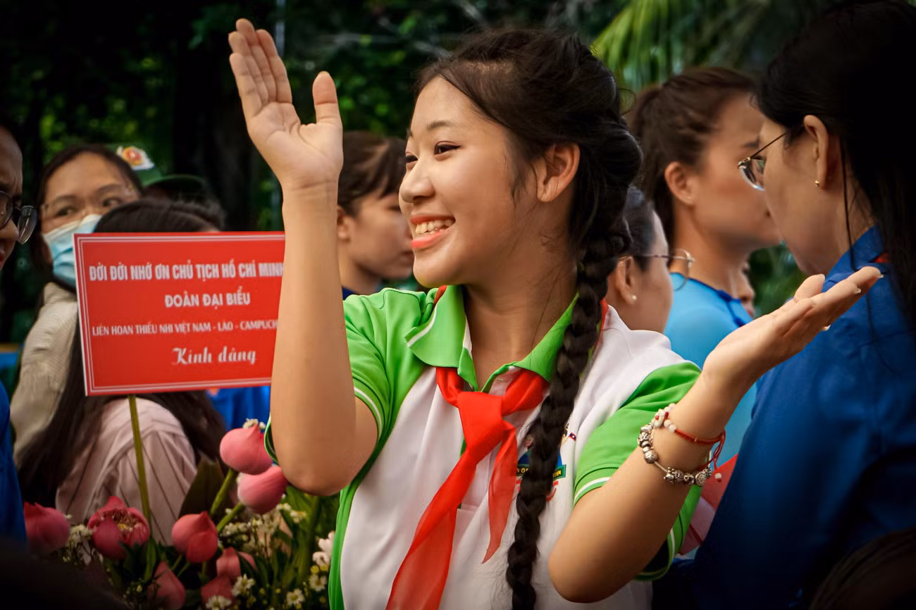 Các em thiếu nhi 3 nước hào hứng tham gia các hoạt động trong chương trình khai mạc liên hoan.