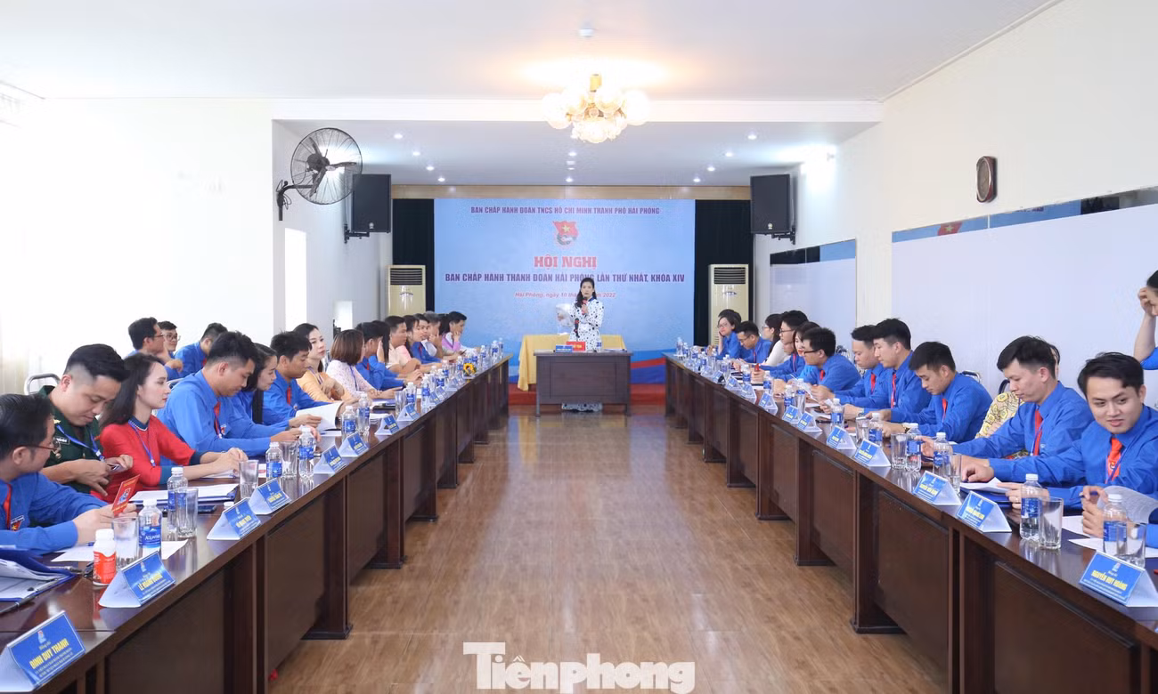 Hội nghị có sự tham gia của 40 ủy viên Ban Chấp hành Thành Đoàn khóa XIV. Đây là những người được Đại hội đại biểu Đoàn TNCS Hồ Chí Minh TP Hải Phòng lần thứ XIV nhiệm kỳ 2022 - 2027 tín nhiệm bầu vào Ban Chấp hành.