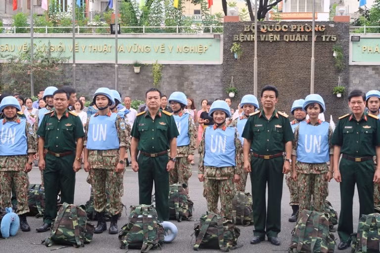 Phút chia tay của bác sĩ quân y lên đường đến NamSudan làm nhiệm vụ ảnh 15