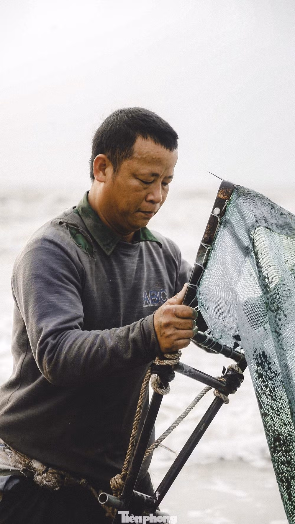 Tuy vất vả là thế nhưng 40 năm nay ông Tuy chưa bỏ một ngày nào chỉ trừ khi ốm đau.