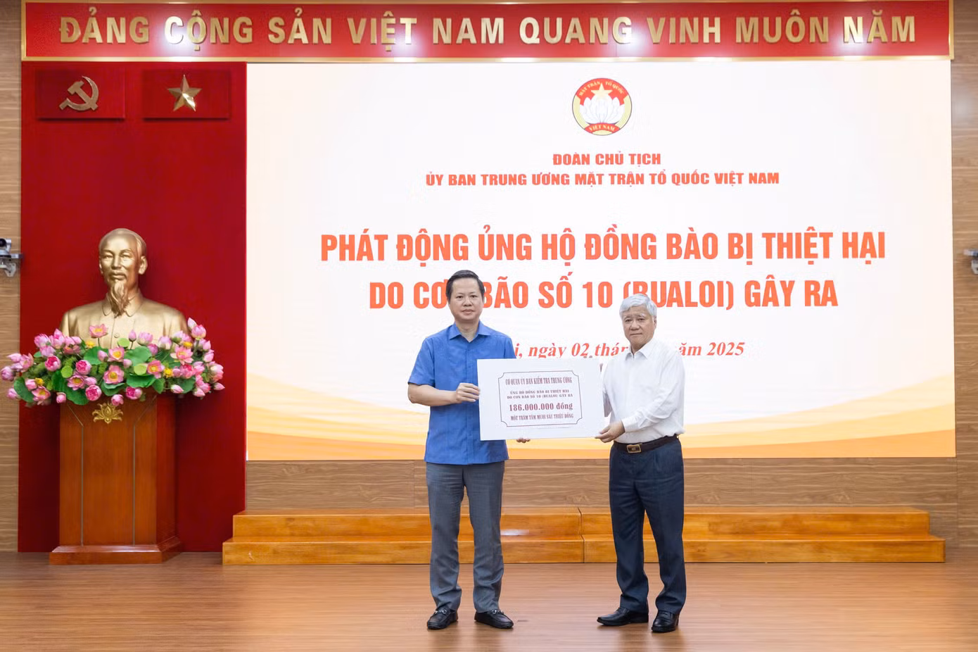 tienphong-210-ungho4.jpg