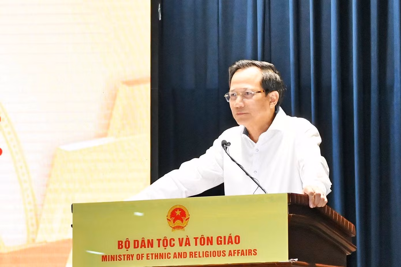 13440726-bo-truong-ket-luan-25-08-12.jpg