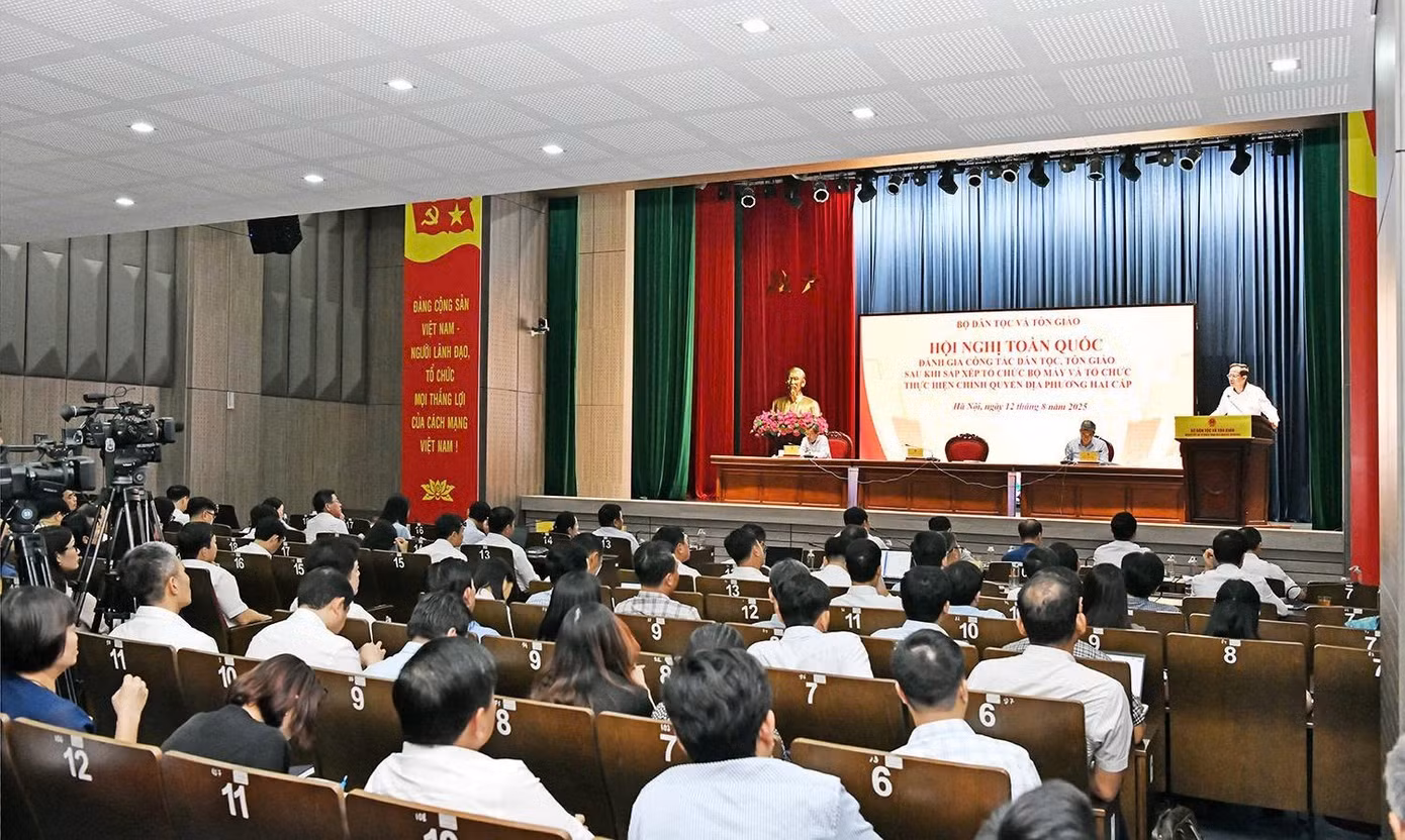 13440783-toan-canh-25-08-12.jpg