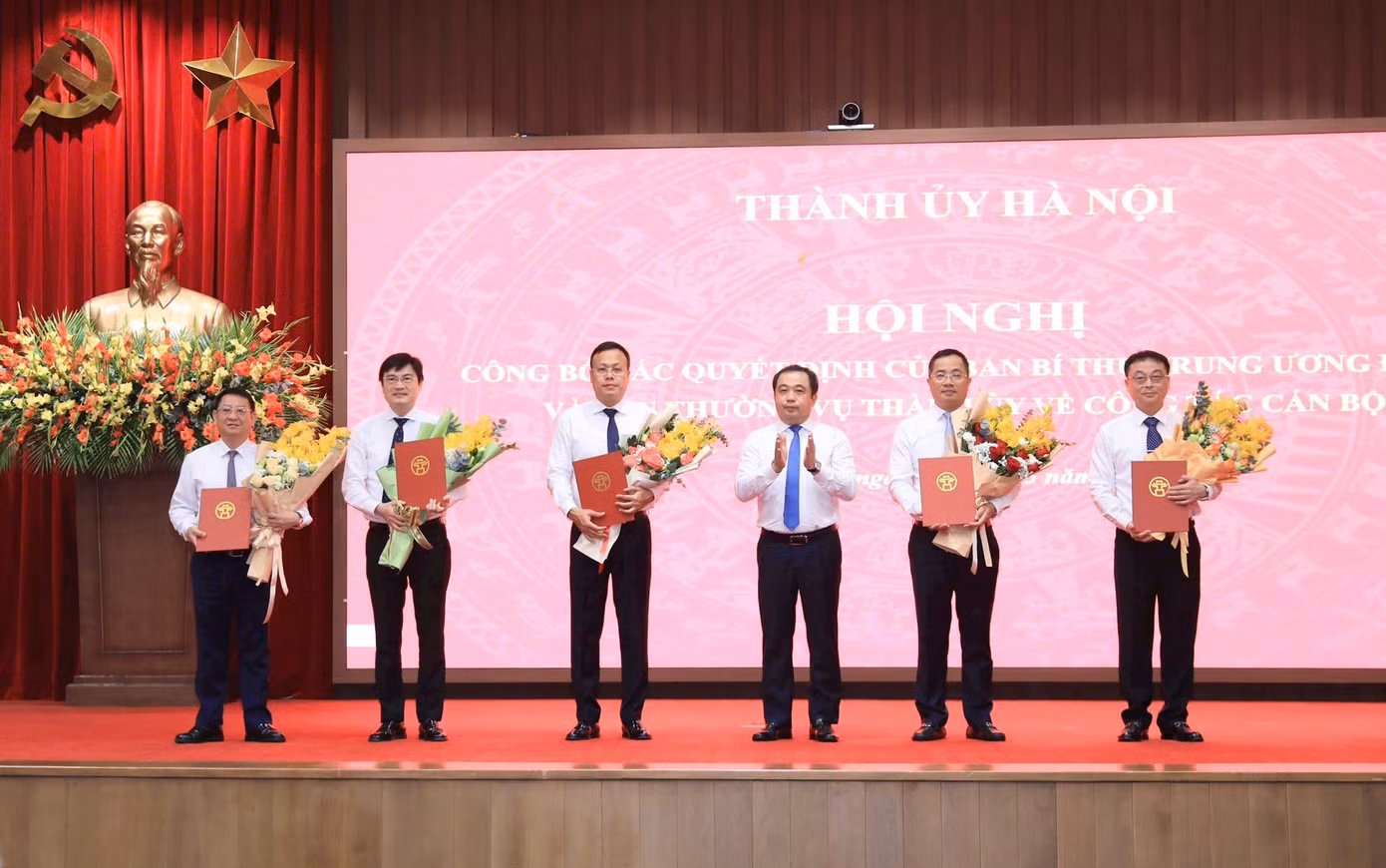 tienphong-255canbo.jpg