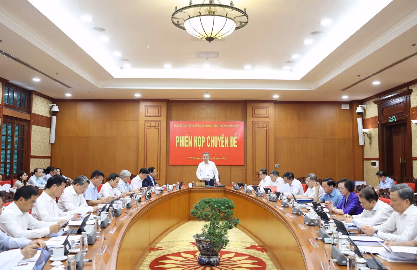 vna-potal-tong-bi-thu-to-lam-chu-tri-phien-hop-chuyen-de-ban-chi-dao-trung-uong-ve-hoan-thien-the-che-phap-luat-8191890.jpg