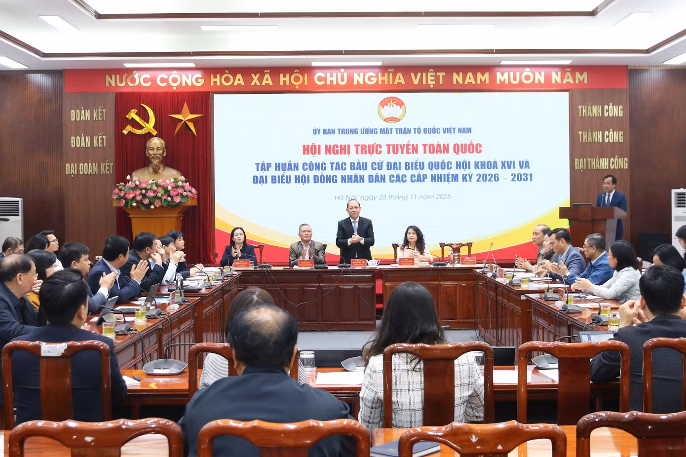 tienphong-2311hoinghi1.jpg