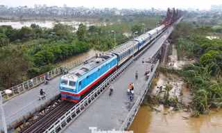 Xe máy được phép qua lại cầu Long Biên sau gần 2 tháng sửa chữa