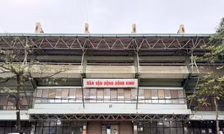 Tháo dỡ sân vận động Đông Kinh