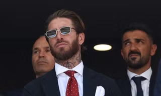 Bức ảnh toàn huyền thoại khiến diện mạo Sergio Ramos gây sốt