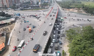 Xe đi lại thế nào khi điều chỉnh giao thông tại công trình hầm chui nút giao Cổ Linh?