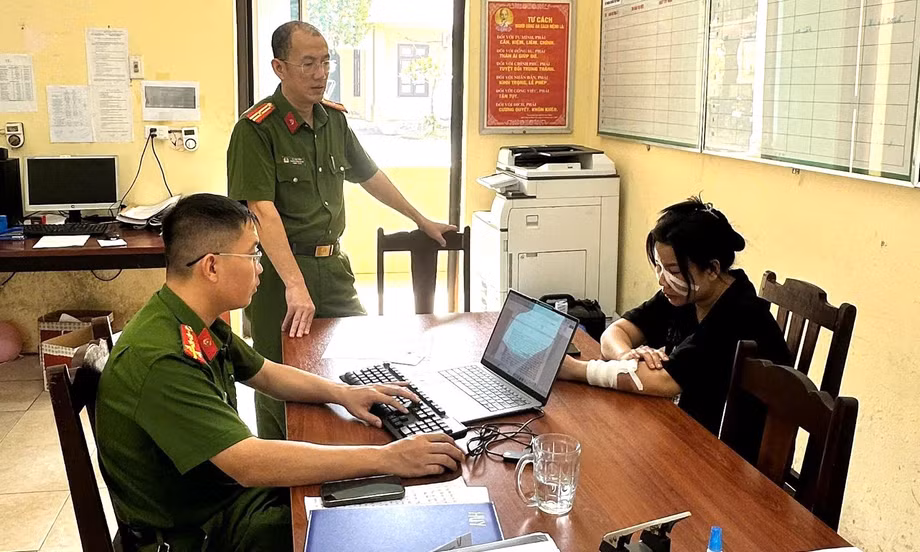 Khởi tố người phụ nữ giật thẻ, bẻ gậy của lực lượng an ninh cơ sở