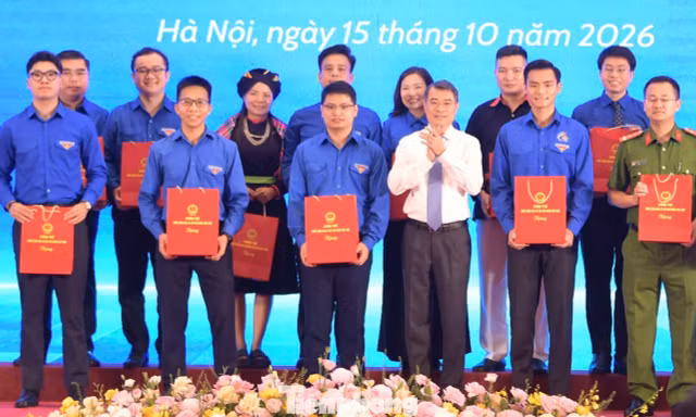 Hòa Minzy, Đen Vâu cùng nhiều gương mặt trẻ nổi bật được Thủ tướng biểu dương