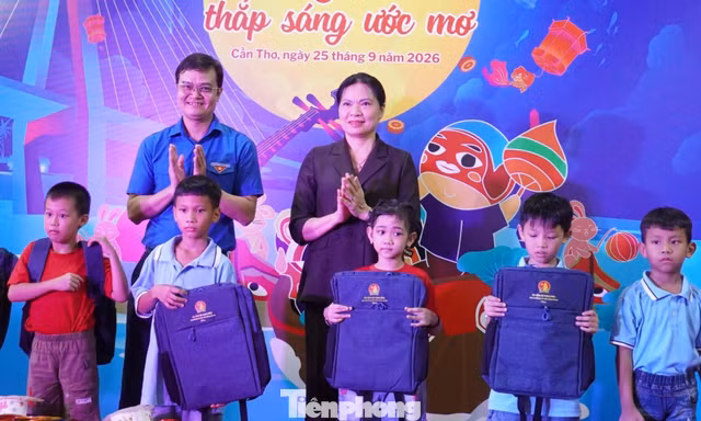 Đưa Trung thu ấm áp tới trẻ đặc biệt ở Cần Thơ