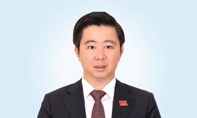 Chân dung tân Chủ tịch UBND tỉnh Quảng Trị Bùi Hoàng Phương