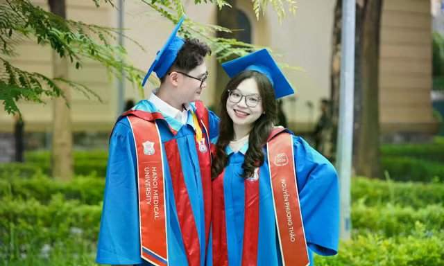 Cặp bác sĩ nội trú 'anh thủ khoa, em top 3' đang viral của ĐH Y Hà Nội
