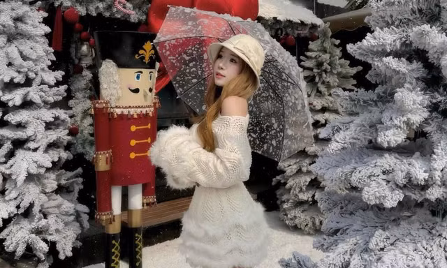 Quán cà phê TPHCM chi 500 triệu trang trí Noel trước 3 tháng