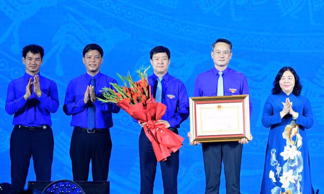 Hội LHTN Việt Nam vinh dự nhận Huân chương Lao động hạng Nhất