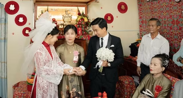 Cô dâu An Giang tổ chức đám cưới giống mẹ 30 năm trước, quan khách khen nức nở
