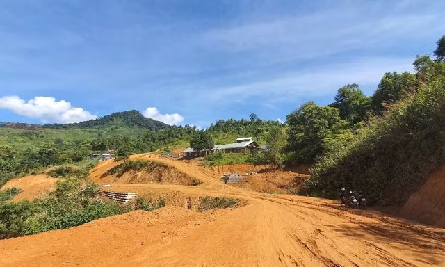 Bộ Tài chính nói gì trước đề xuất ghi nợ tiền sử dụng đất trên sổ đỏ?