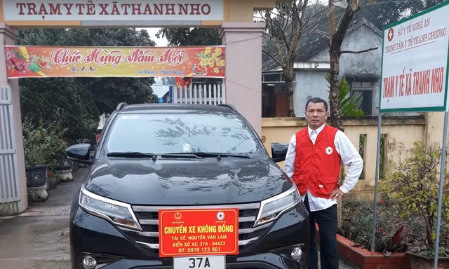 Phó trạm y tế xã bán bò mua ô tô chở miễn phí bệnh nhân nghèo đi cấp cứu