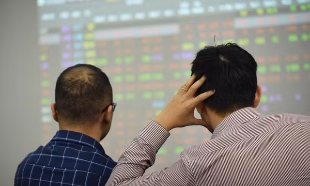 Có tin báo cáo tài chính doanh nghiệp, chứng khoán sẽ 'thoát hiểm'?