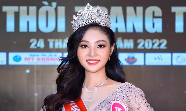 Tân hoa khôi Đặng Thị Kim Thoa