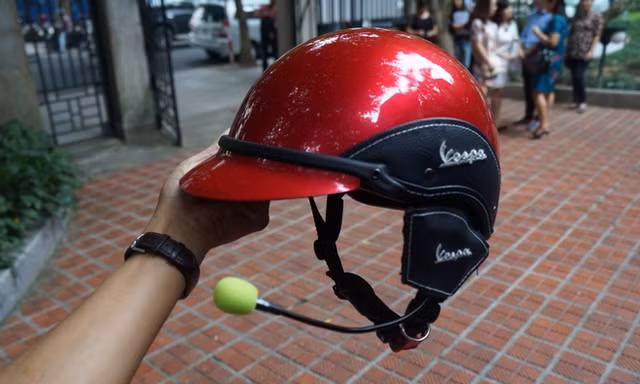Mũ bảo hiểm Vespa có gắn tai nghe Bluetooth
