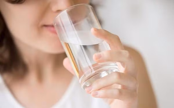 Không muốn phá gan hại thận thì dừng ngay những kiểu uống nước này