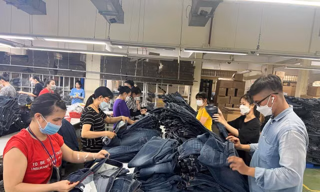Lãi suất ngân hàng quá cao, nhiều doanh nghiệp không thể cầm cự nổi