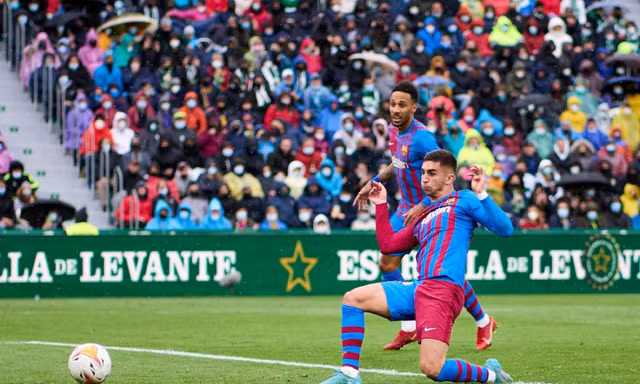 Ngược dòng ấn tượng, Barca vươn lên thứ 3 tại La Liga
