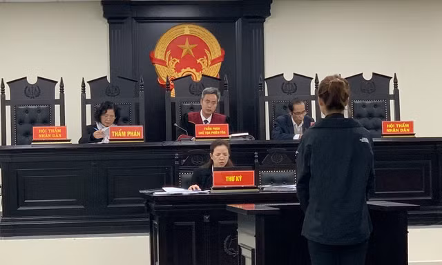 Lĩnh 7 năm tù vì mua, bán khoá giả các thương hiệu có tiếng