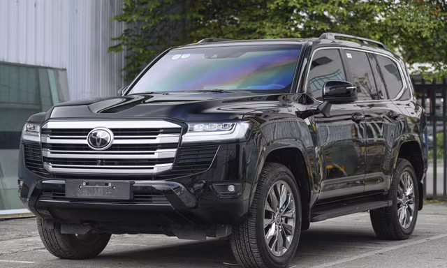 Triệu hồi loạt SUV Lexus LX600 và Toyota Land Cruiser 300 tại Việt Nam