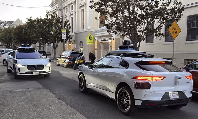Xe taxi tự lái vi phạm gần 600 lỗi trong một năm