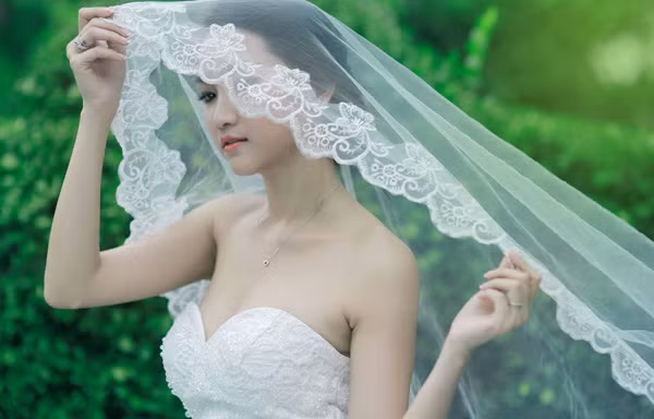 Yến Phương xinh đẹp trong tấm ảnh cô làm cô dâu được đăng tải trên trang cá nhân sáng 13/6.
