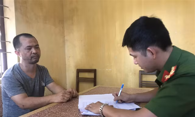 Đối tượng Nguyên tại cơ quan công an. Ảnh: H.T