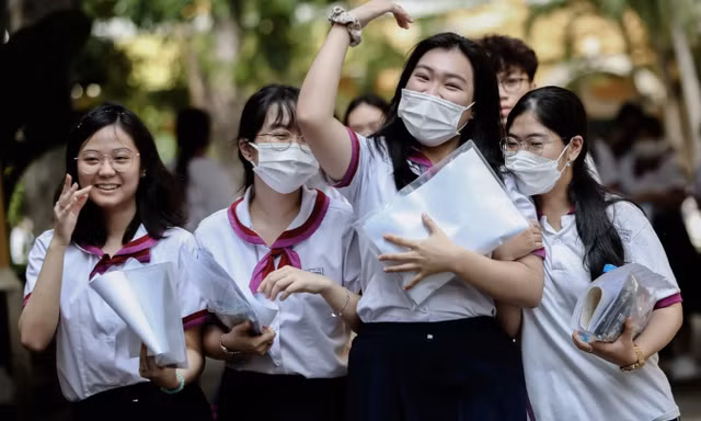 Tăng tỷ lệ xét tốt nghiệp: Làm sao để tránh tình trạng làm đẹp điểm?