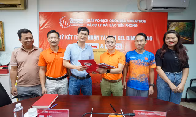 Tiền Phong Marathon 2025: Vận động viên được tiếp thêm năng lượng 