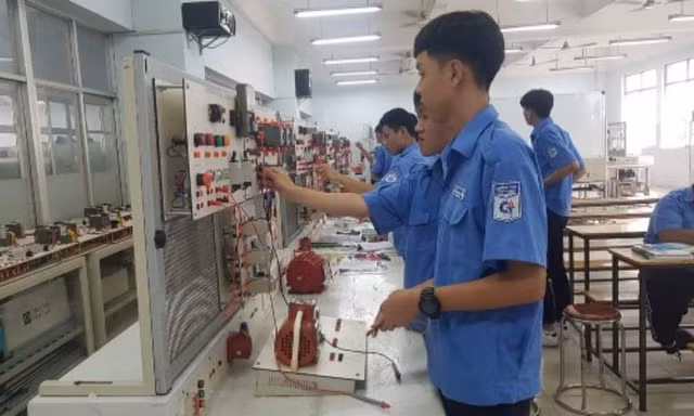 Sinh viên lo lắng vì tốt nghiệp trễ 