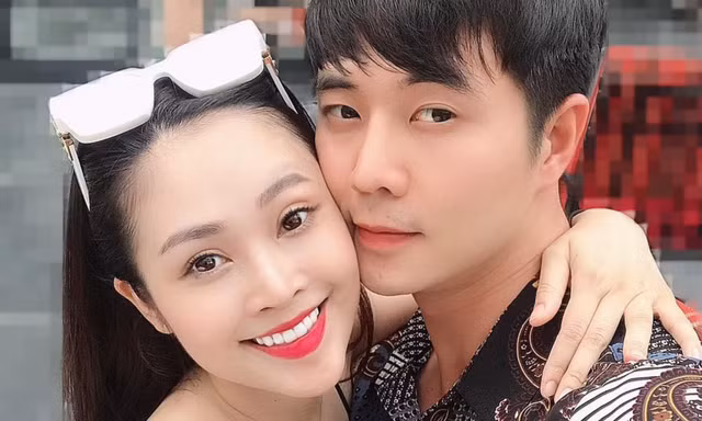 'MC có nụ cười đẹp nhất VTV' tiết lộ cuộc sống hôn nhân với chồng kém 5 tuổi