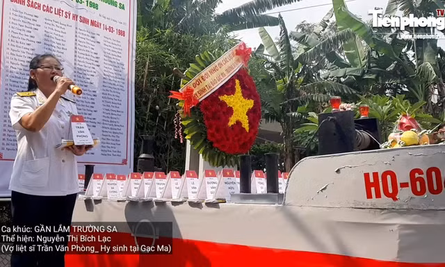 Vợ liệt sĩ Gạc Ma nghẹn ngào hát bài ca Trường Sa tưởng nhớ chồng và đồng đội
