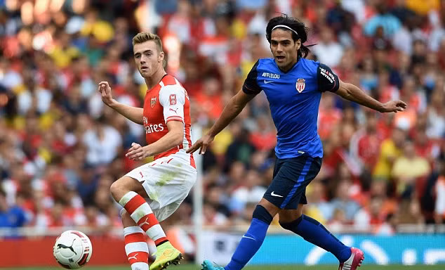 Ông chủ kẹt tiền, Monaco 'đẩy' gấp Falcao cho M.U