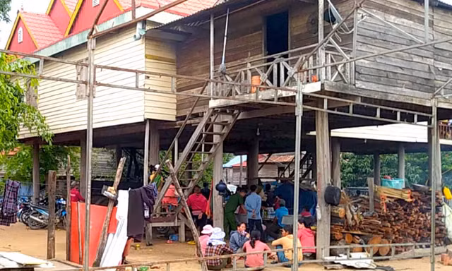 Sửa máy bơm nước, 3 bố con bị điện giật tử vong 