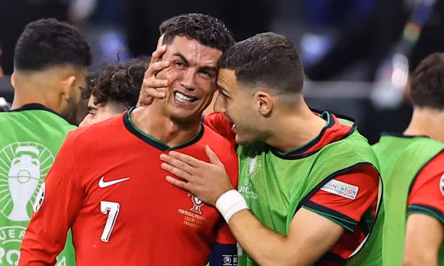 Ronaldo giải thích lý do bật khóc nức nở sau khi sút trượt phạt đền trước Slovenia
